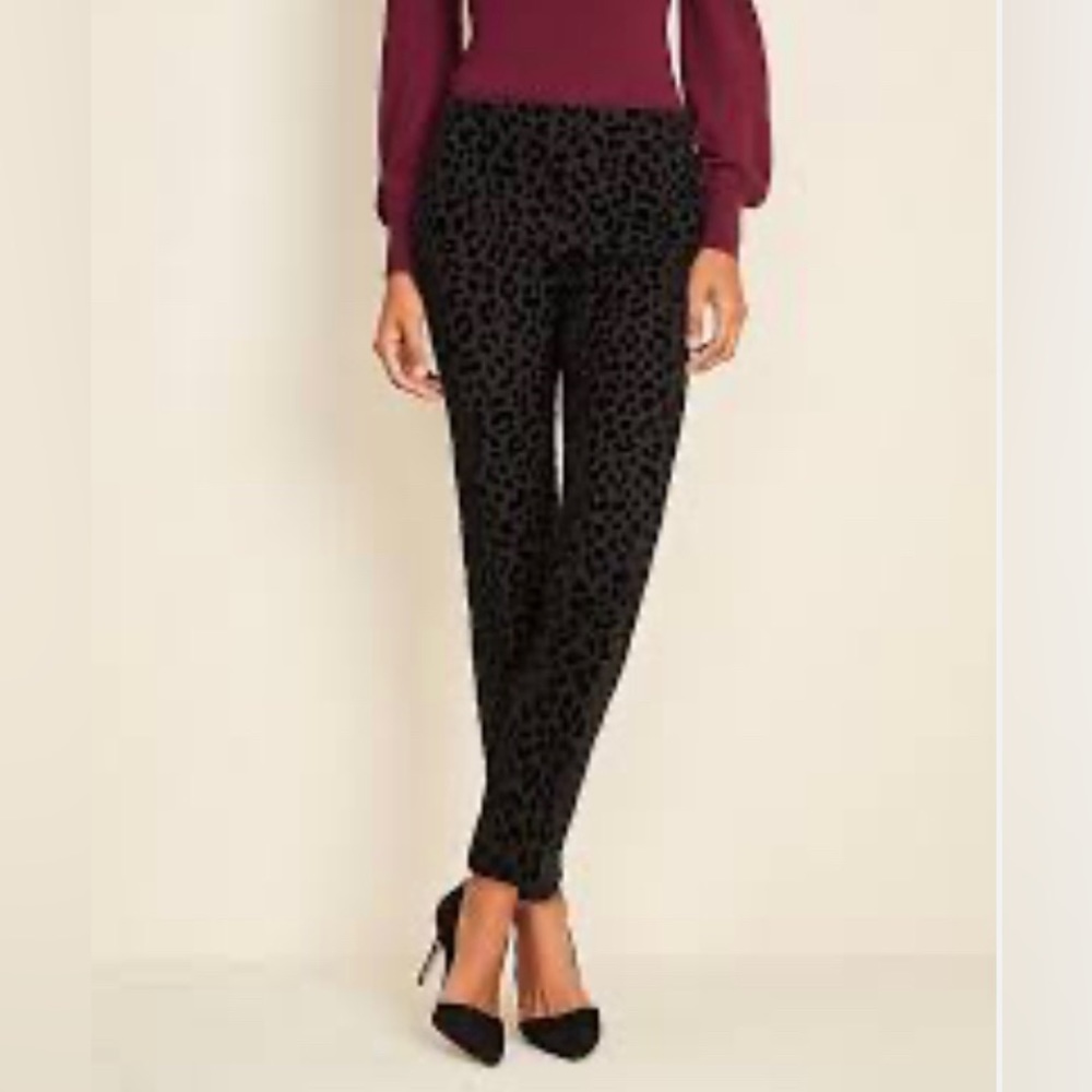 Ann Taylor Women’s Black Velvet Cheetah Print Ankle Pants Size 8 NWOT